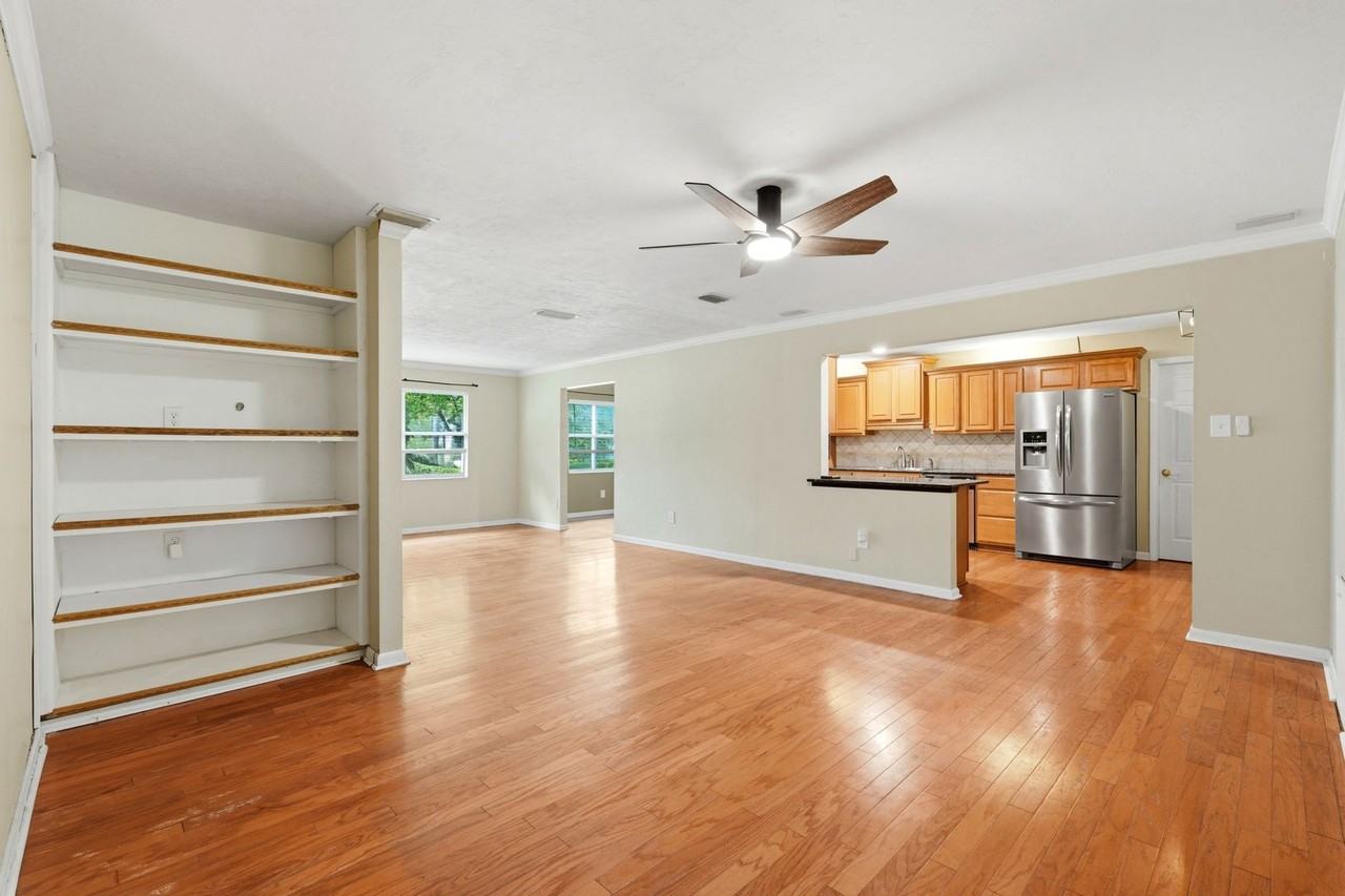 4731 Nw 39th St - Photo 6 of 37