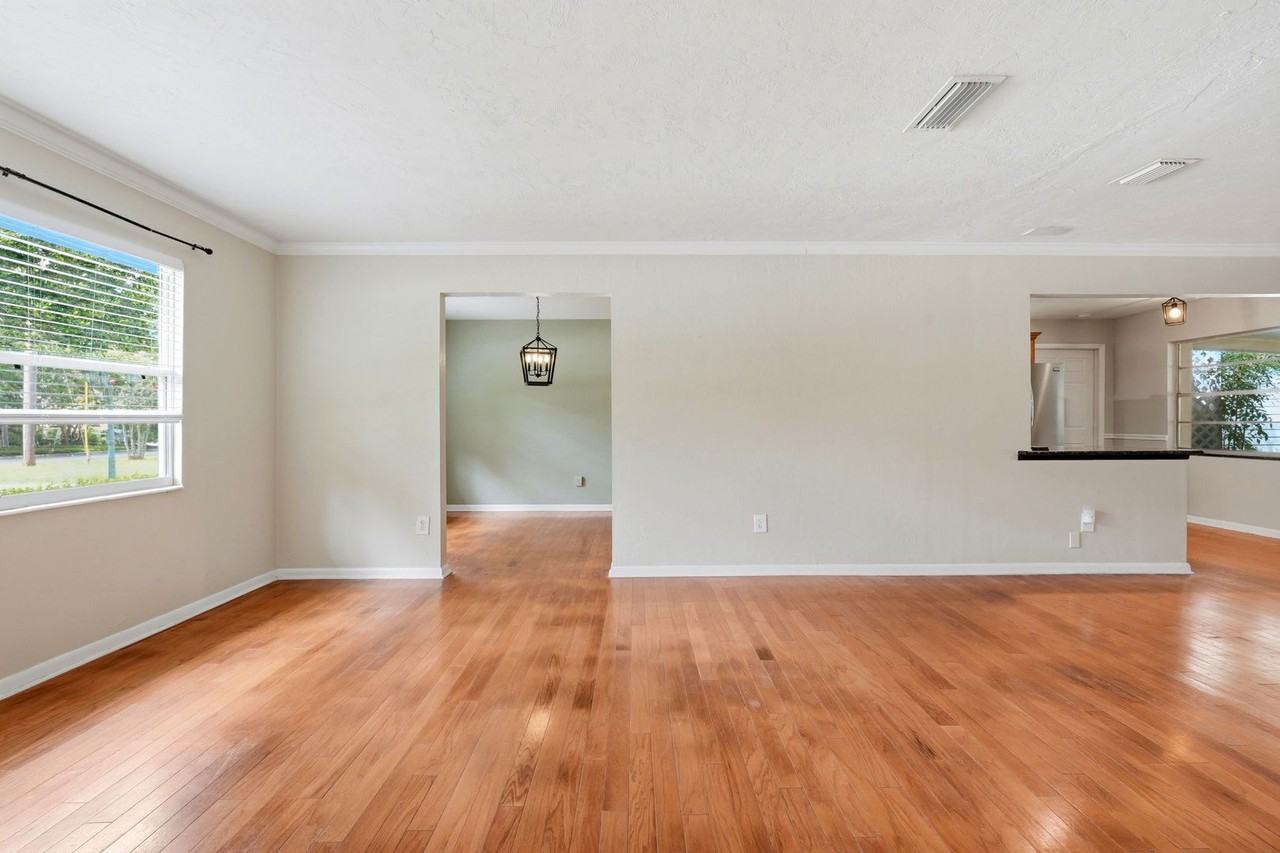 4731 Nw 39th St - Photo 7 of 37