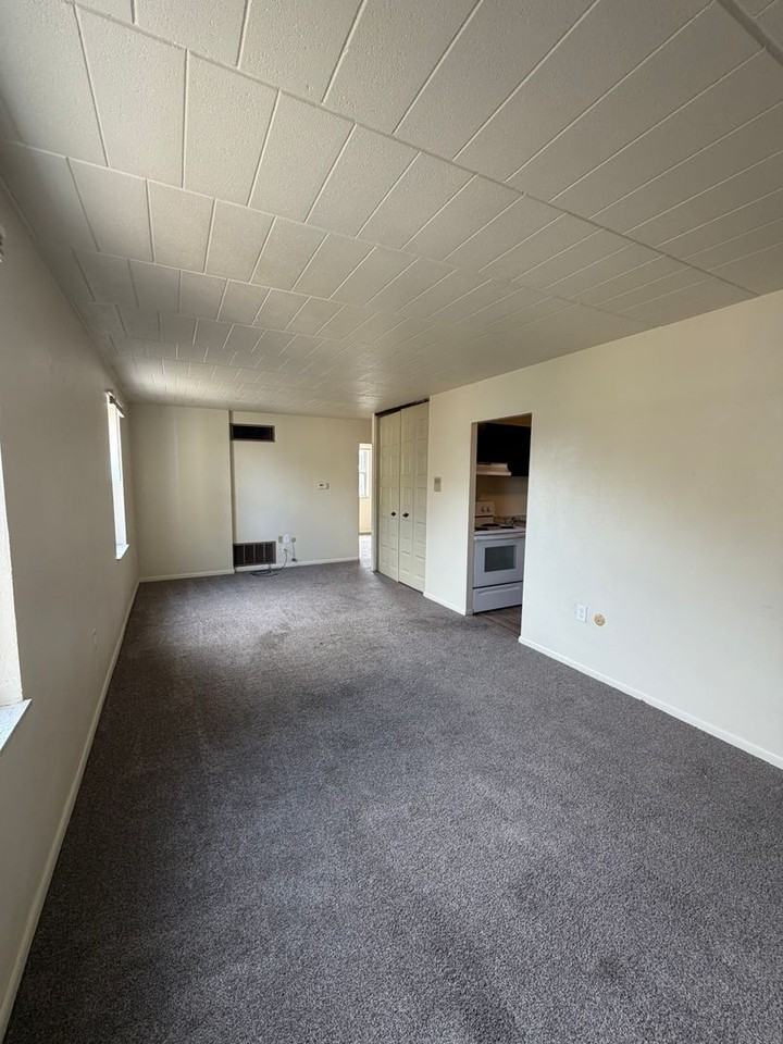 88 Sheridan Ave - Photo 2 of 8