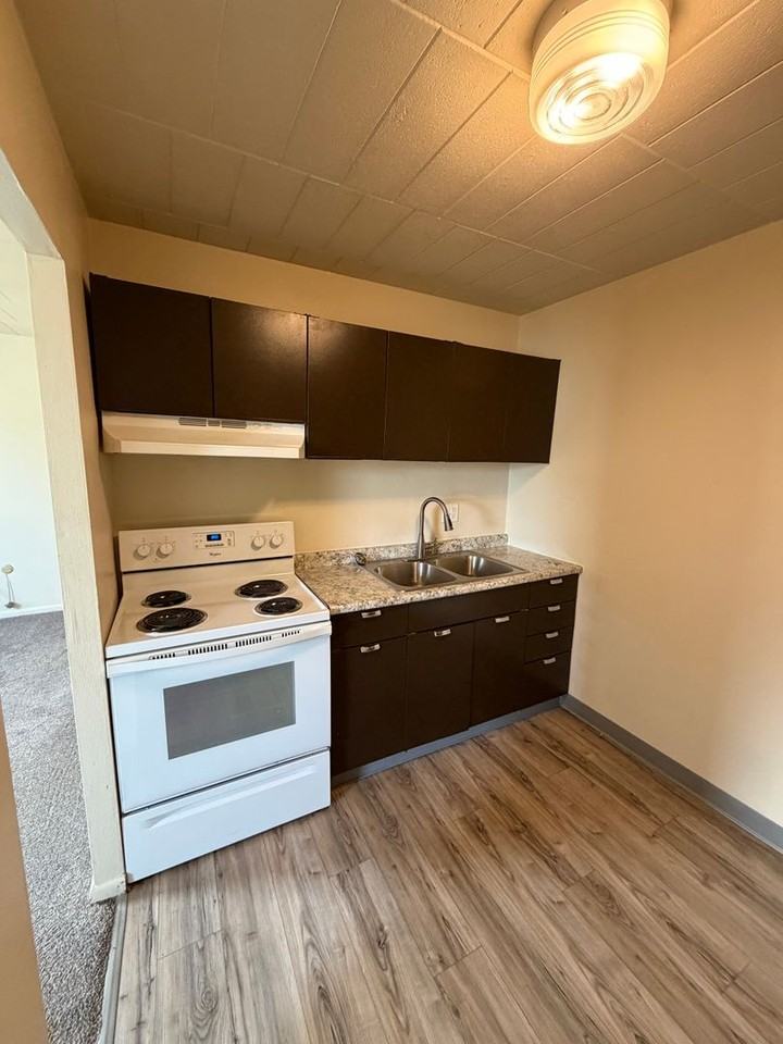 88 Sheridan Ave - Photo 4 of 8