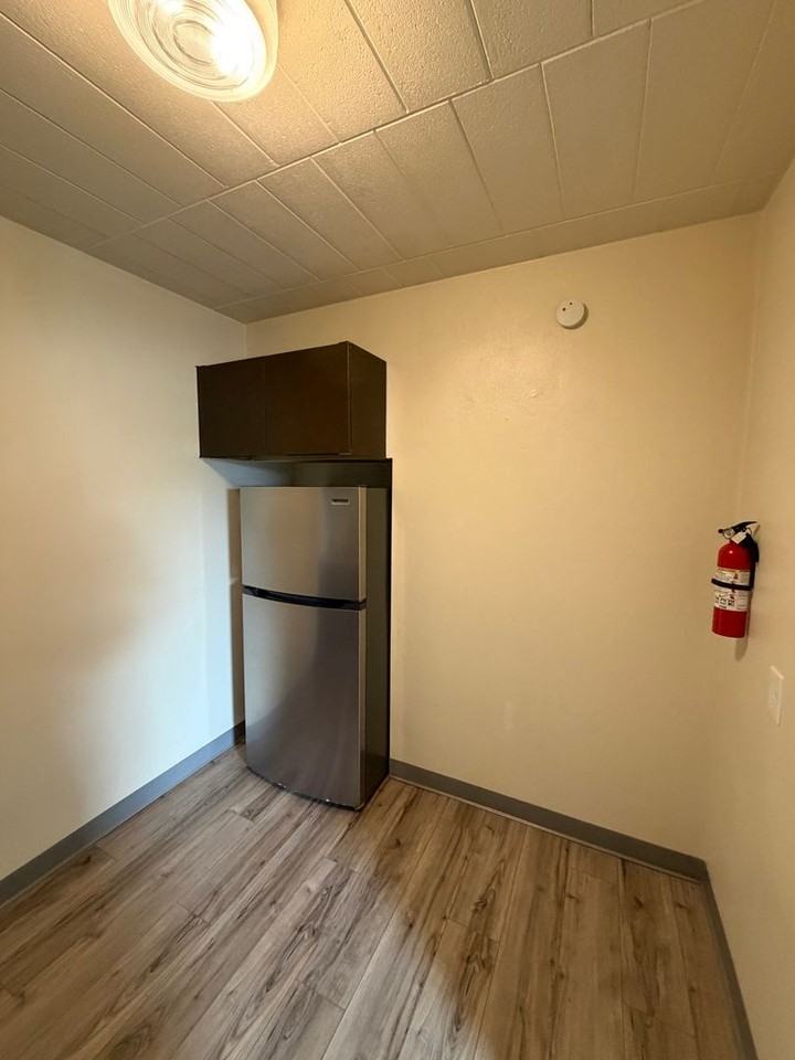 88 Sheridan Ave - Photo 5 of 8
