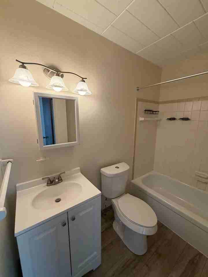 88 Sheridan Ave - Photo 6 of 8