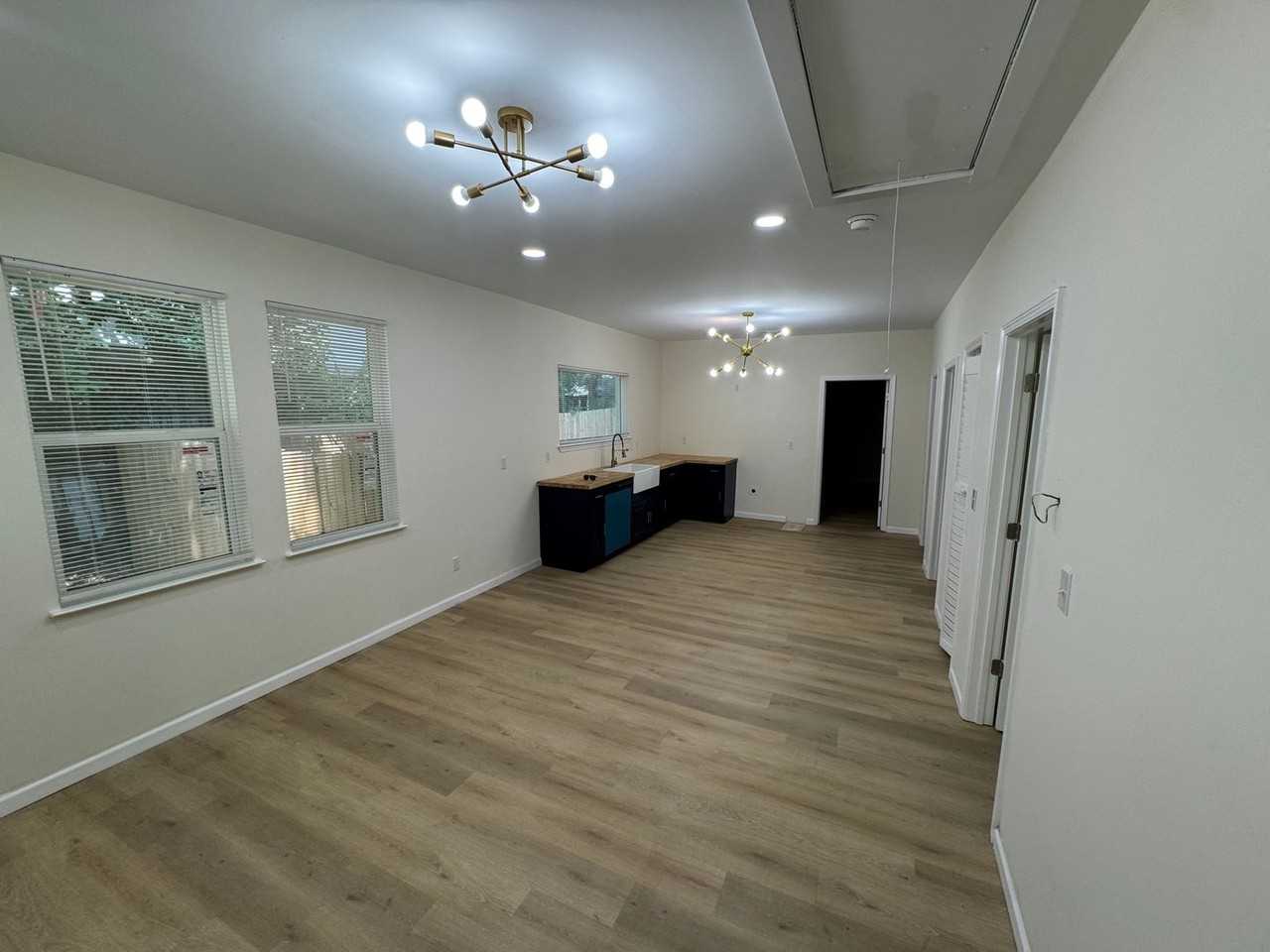 2554 Selman Ave - Photo 2 of 10