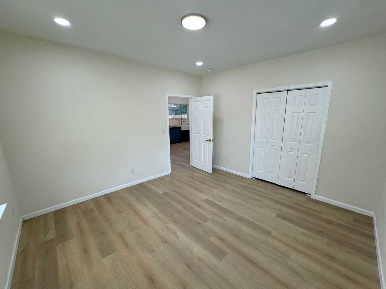 2554 Selman Ave - Photo 4 of 10