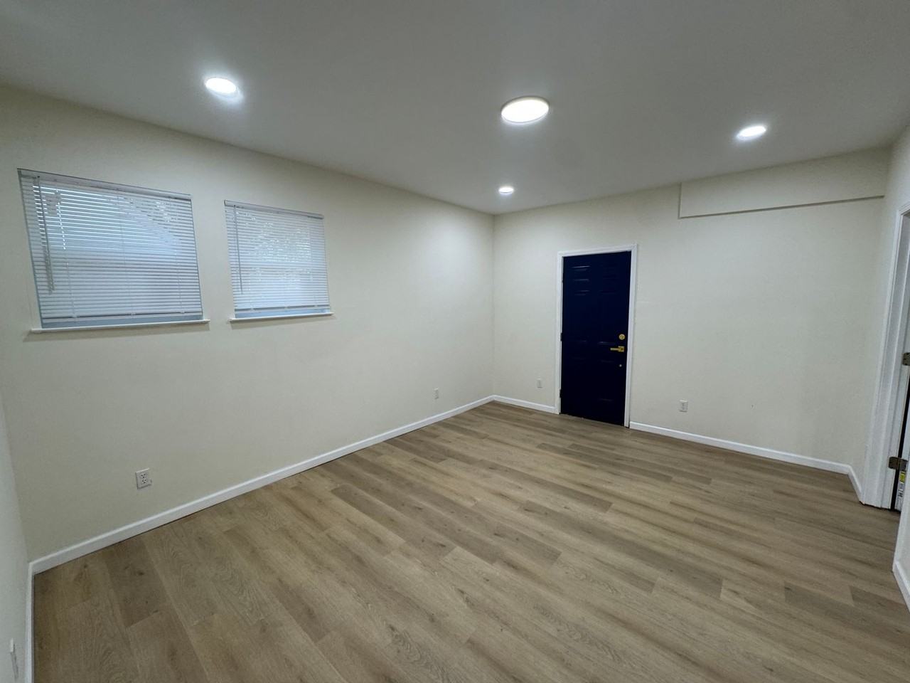 2554 Selman Ave - Photo 7 of 10