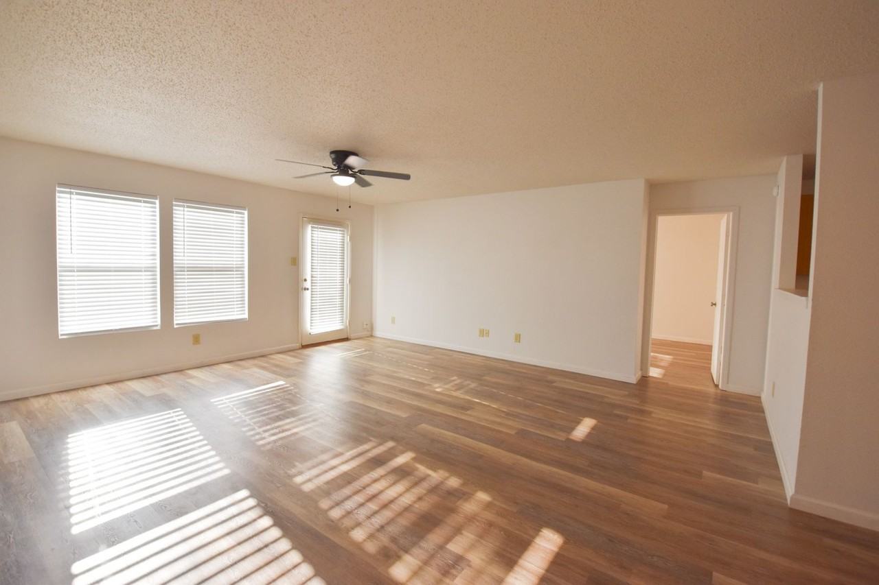 551 Runnymede Ct - Photo 4 of 20