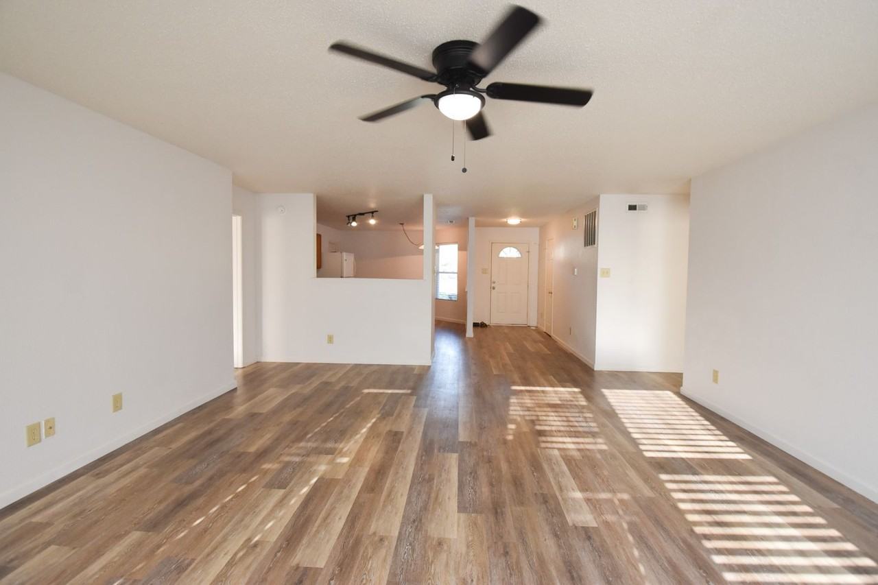 551 Runnymede Ct - Photo 6 of 20