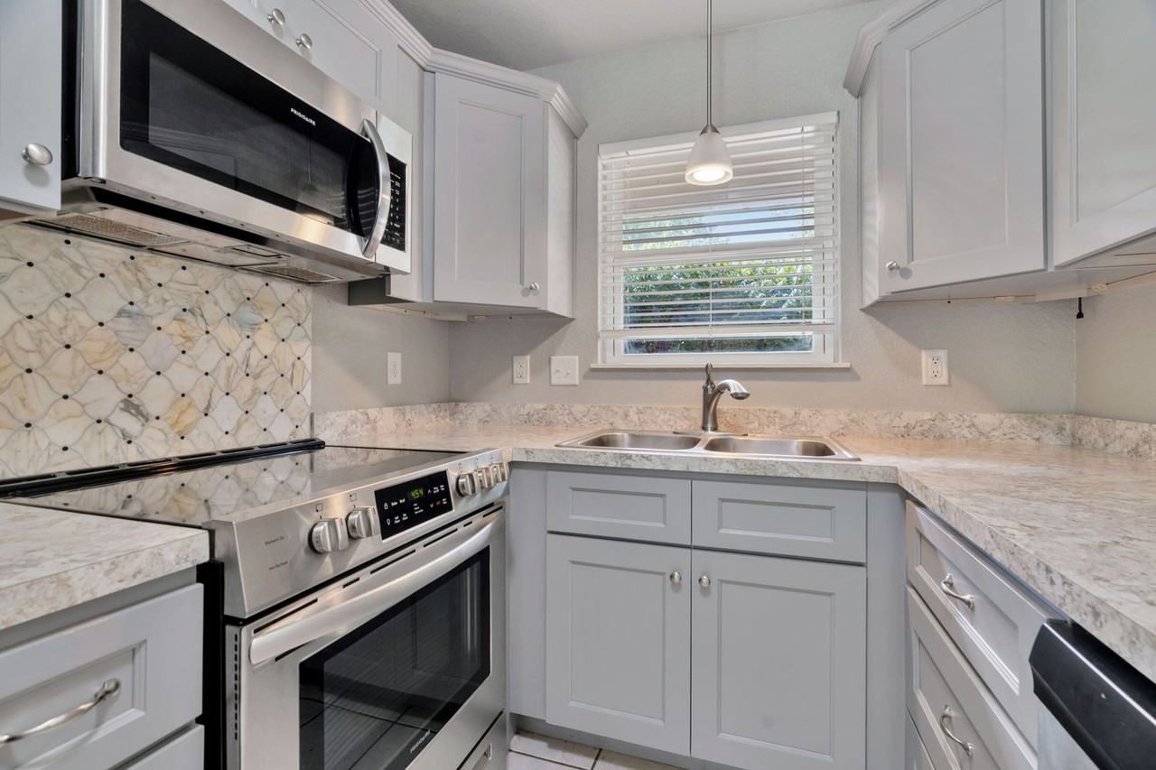 581 W Moan Pl - Photo 7 of 22