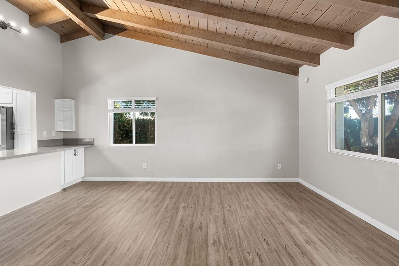 4174 Genesee Ave - Photo 5 of 35