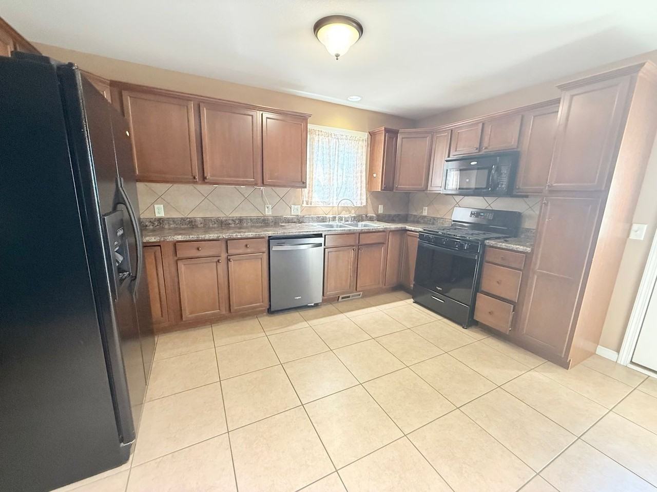 3569 Silverado Trl - Photo 2 of 18