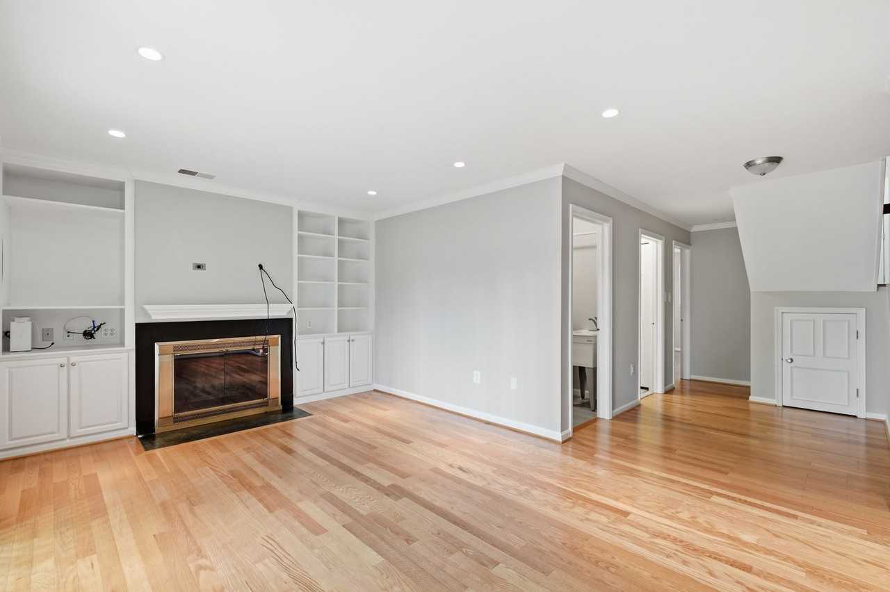 6924 Mclean Park Manor Ct - Photo 4 of 25