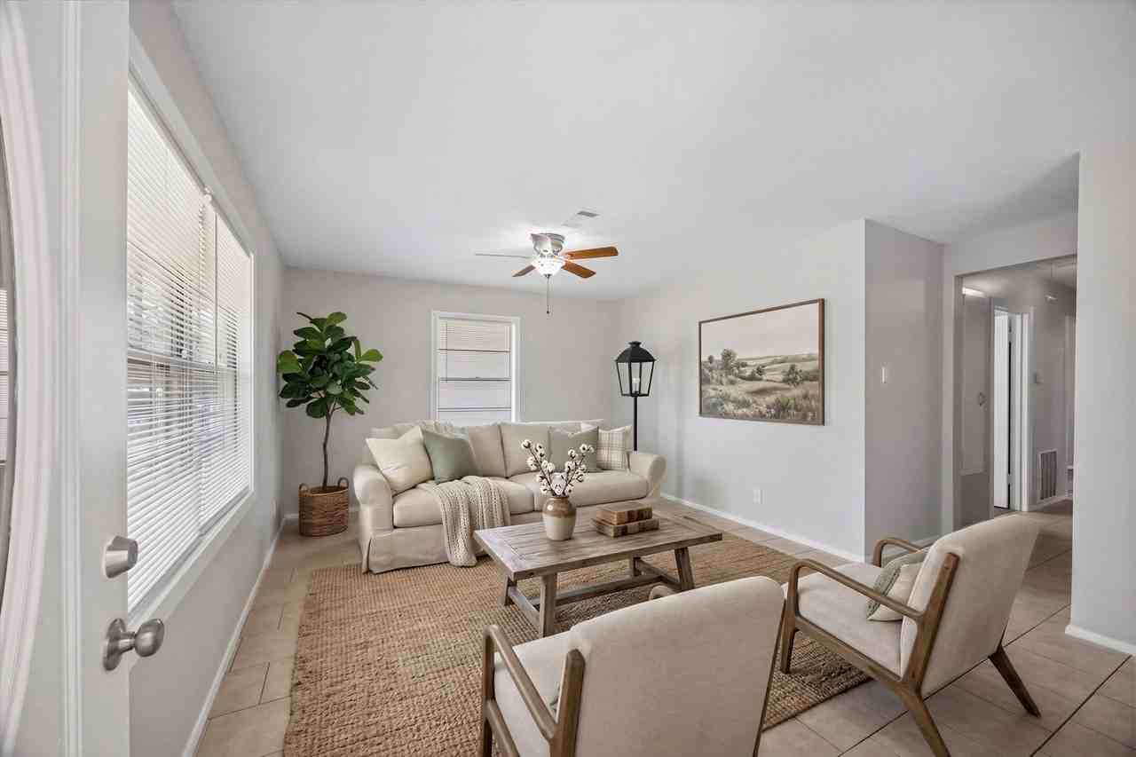 10214 Torrington Ln - Photo 2 of 17