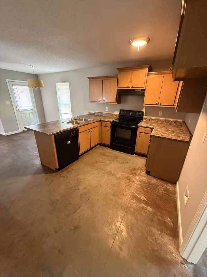 1264 Ball Park Ave Ne - Photo 2 of 9