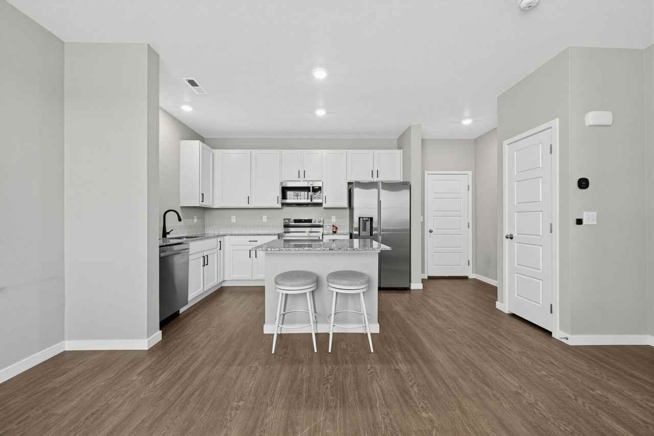 229 Molinar St - Photo 3 of 20