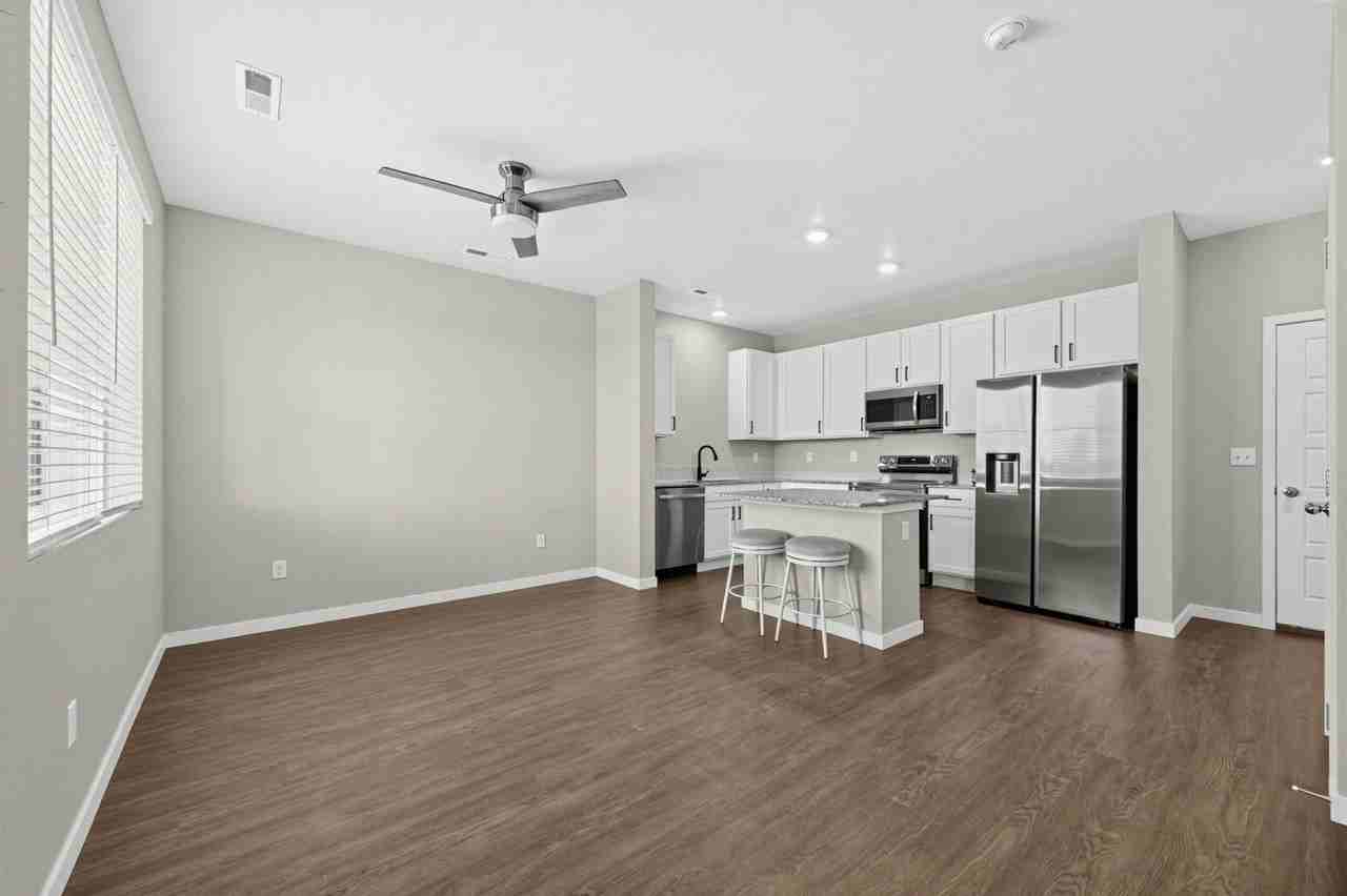 229 Molinar St - Photo 4 of 20