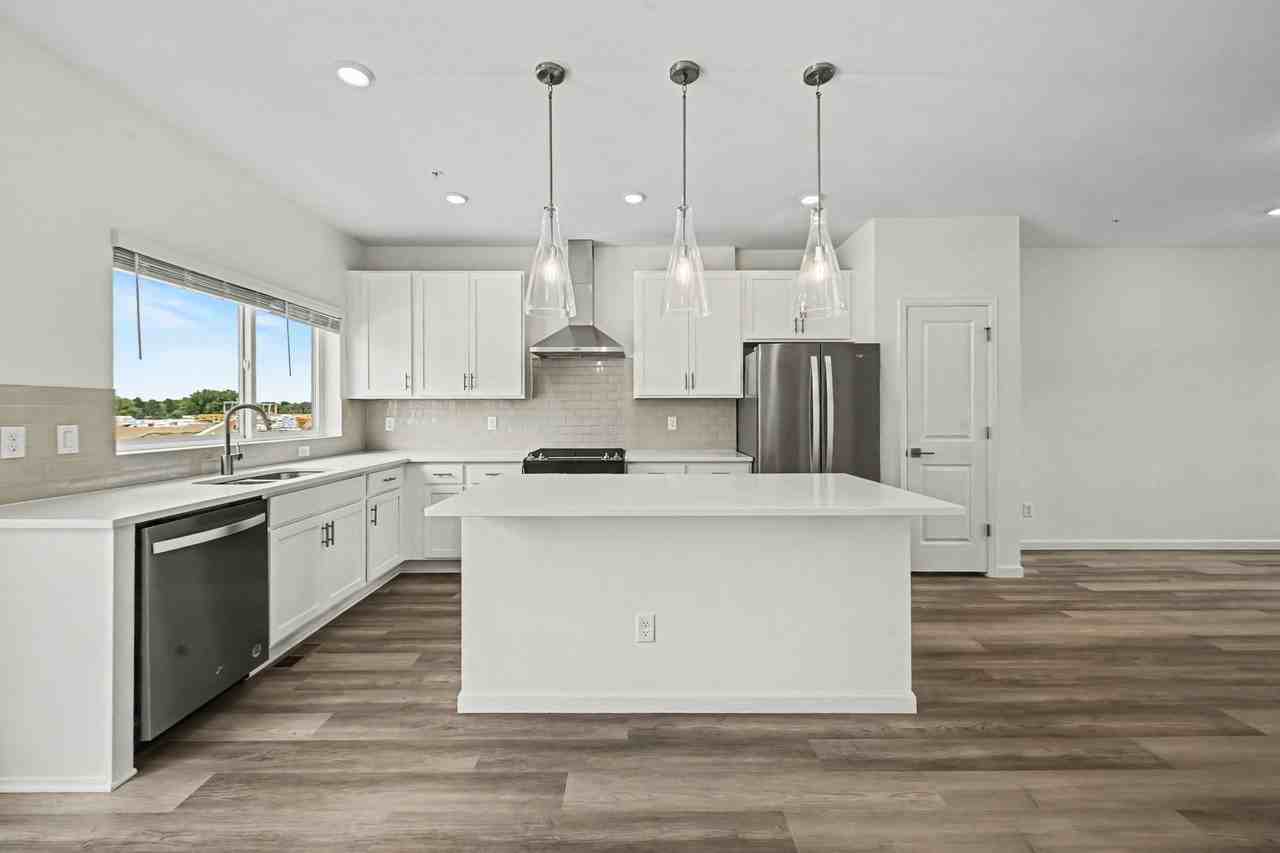 1021 Birdwhistle Ln - Photo 3 of 26