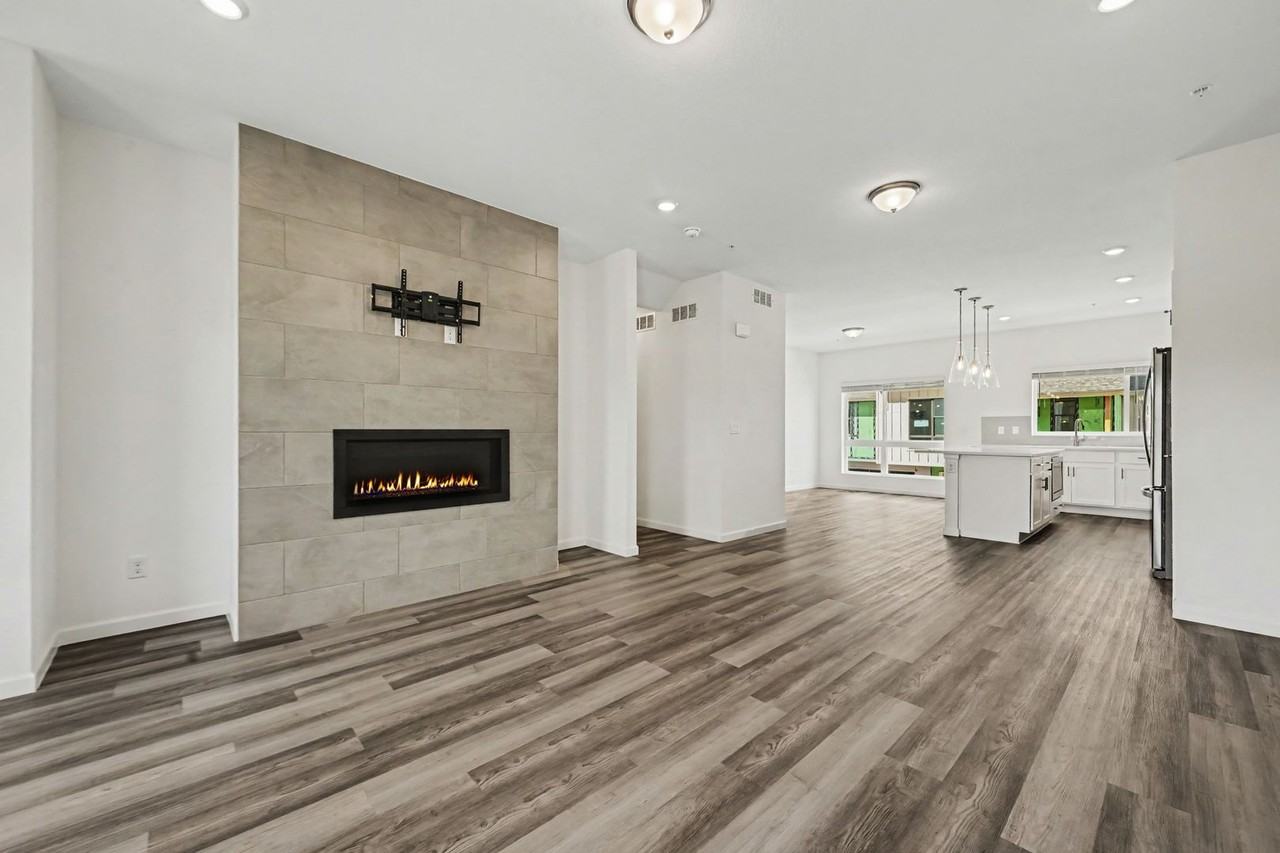 1021 Birdwhistle Ln - Photo 4 of 26