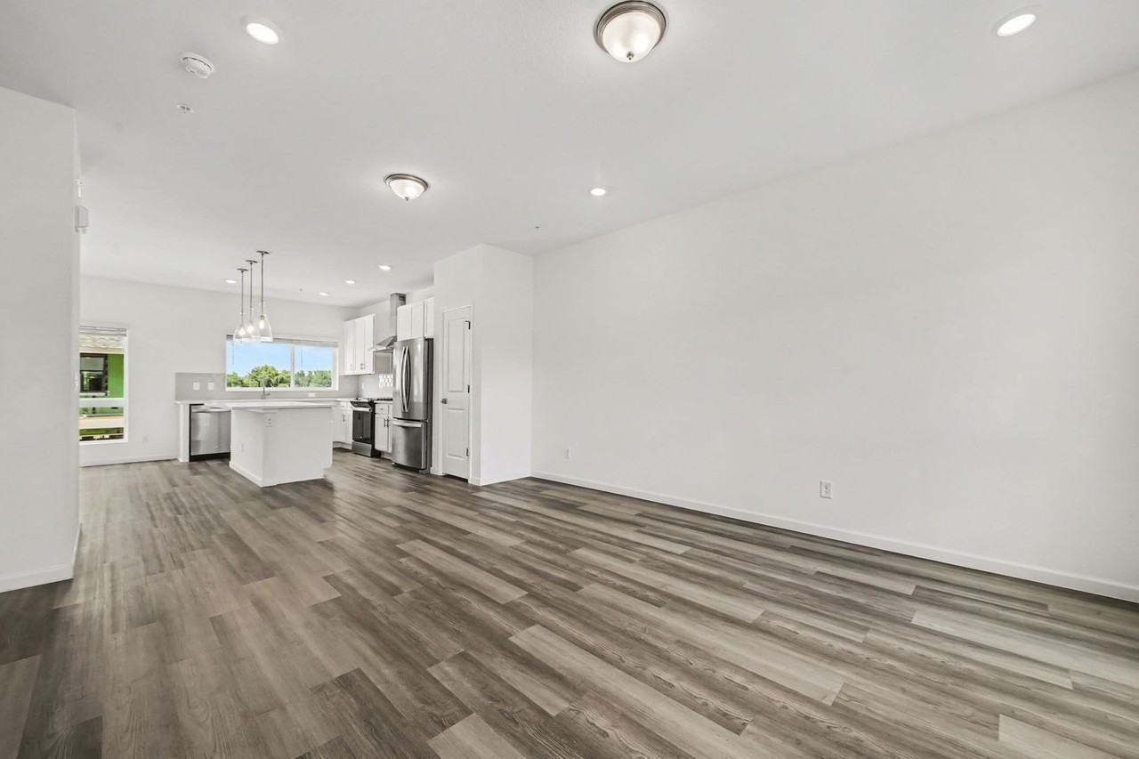 1021 Birdwhistle Ln - Photo 5 of 26