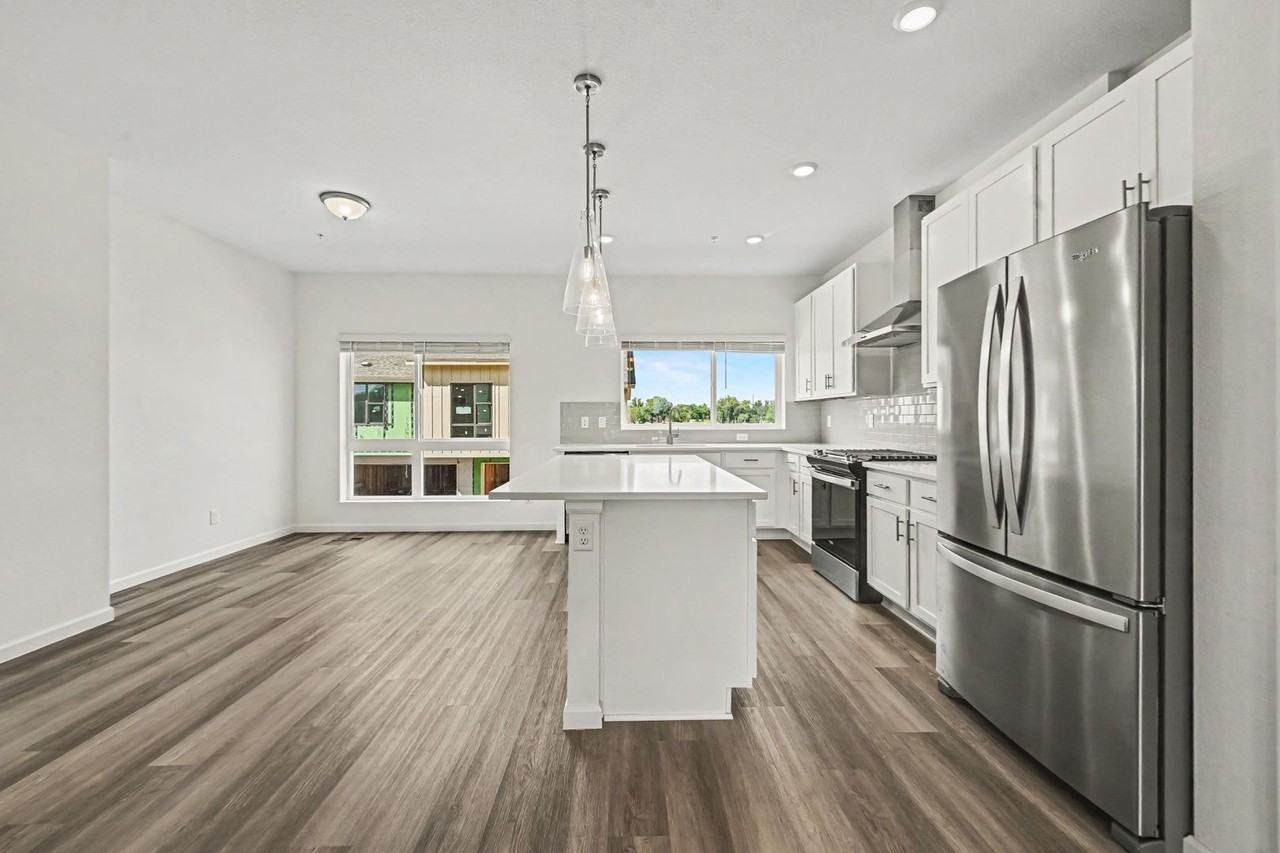 1021 Birdwhistle Ln - Photo 6 of 26