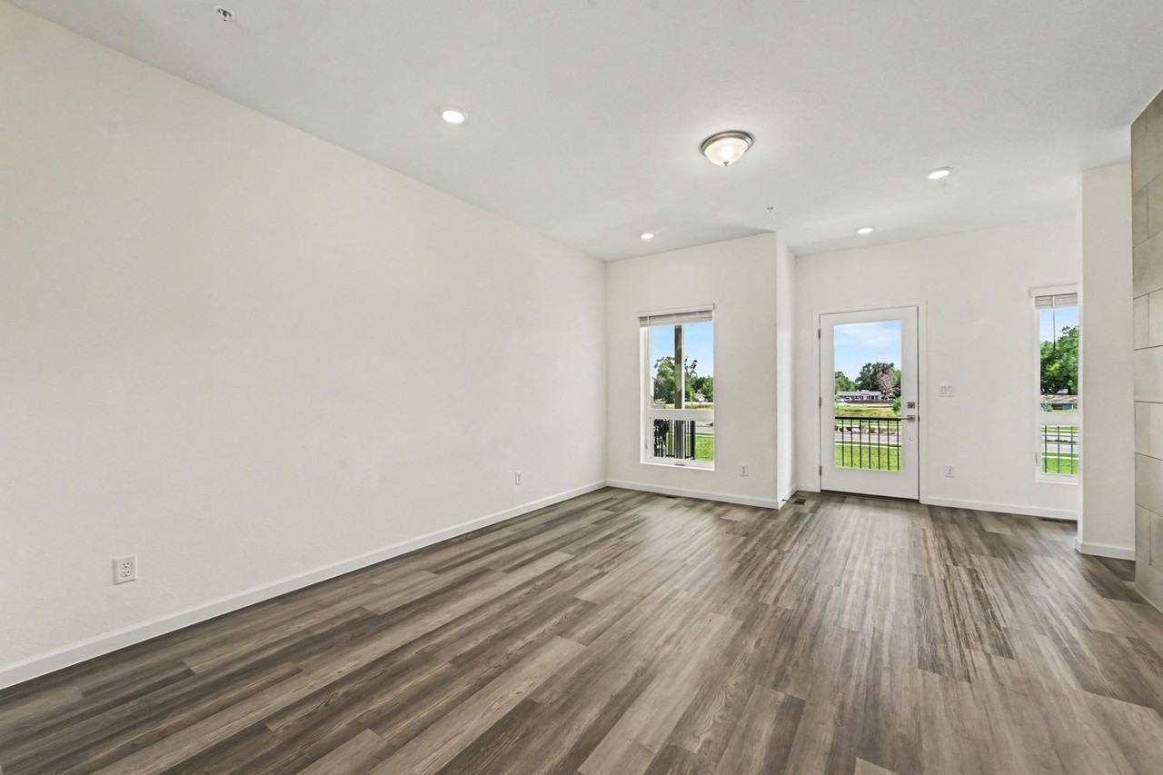 1021 Birdwhistle Ln - Photo 7 of 26