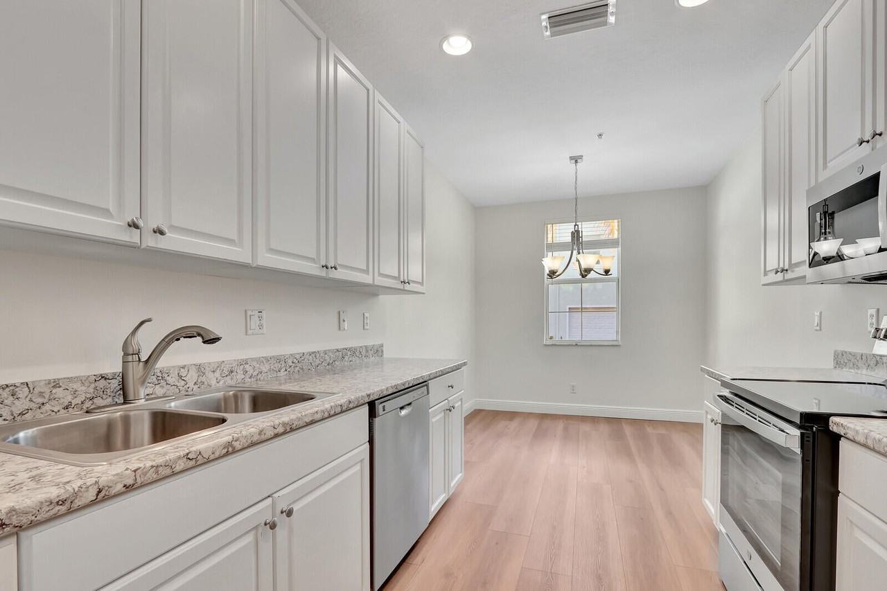 4313 Parkside Dr - Photo 5 of 37