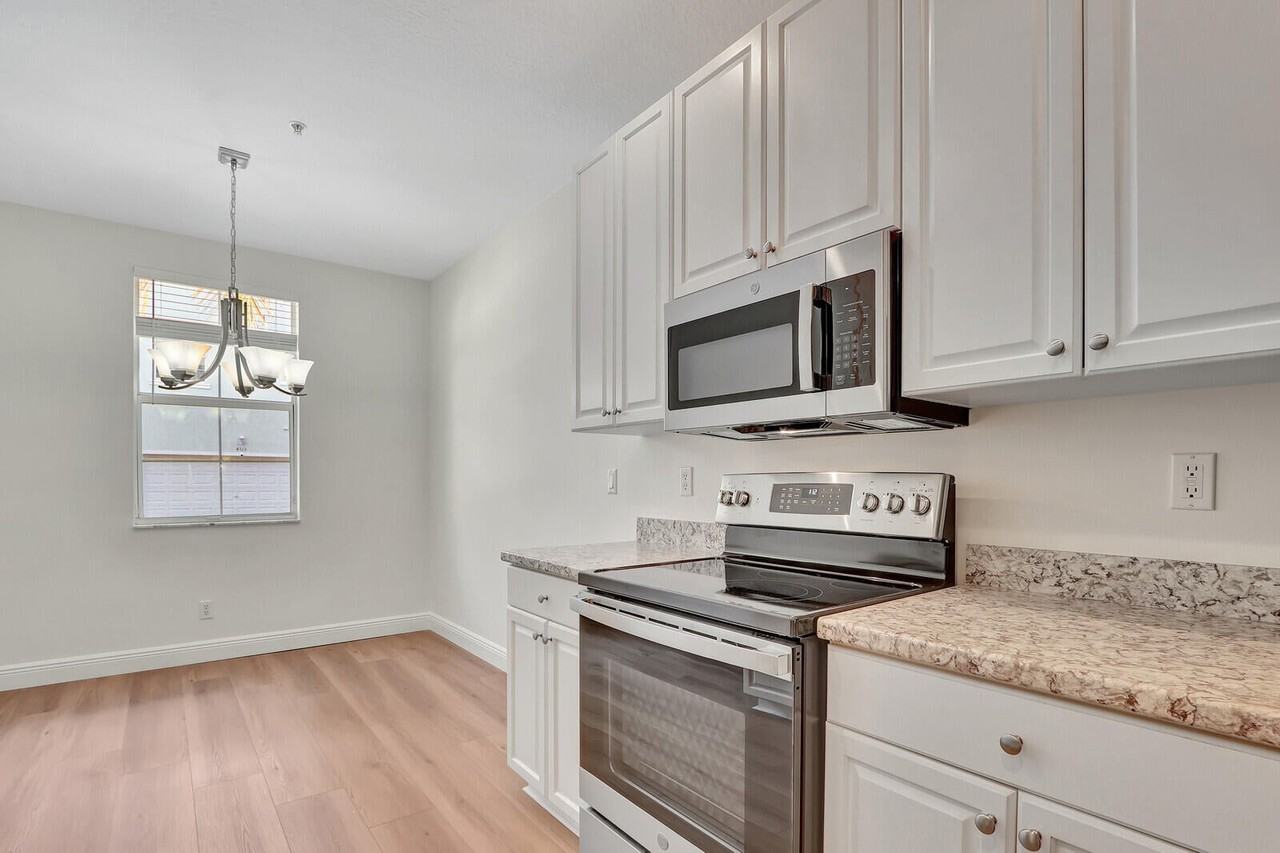 4313 Parkside Dr - Photo 6 of 37