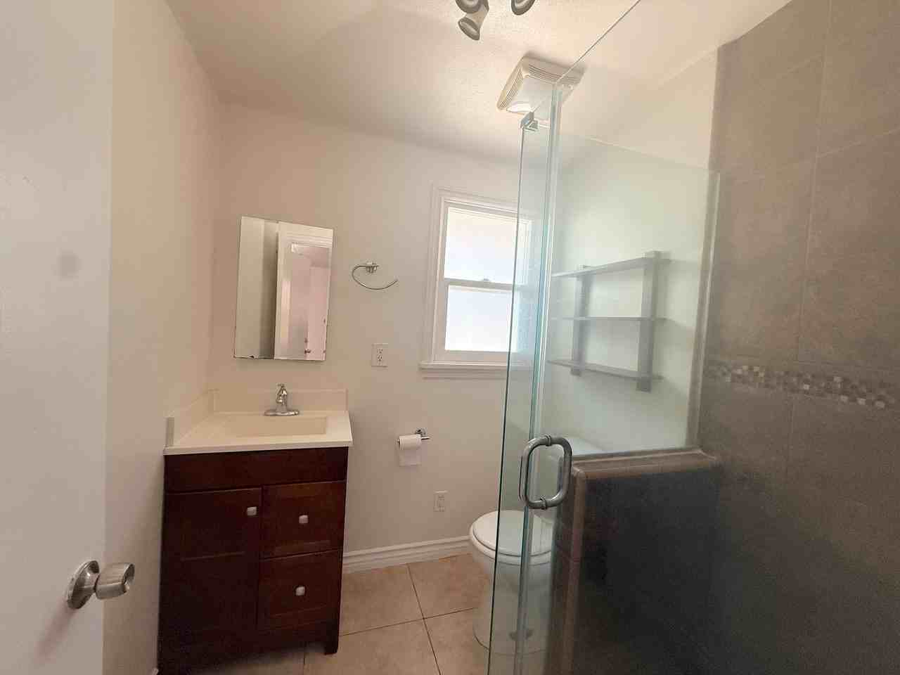 207 S Mission Dr - Photo 2 of 6