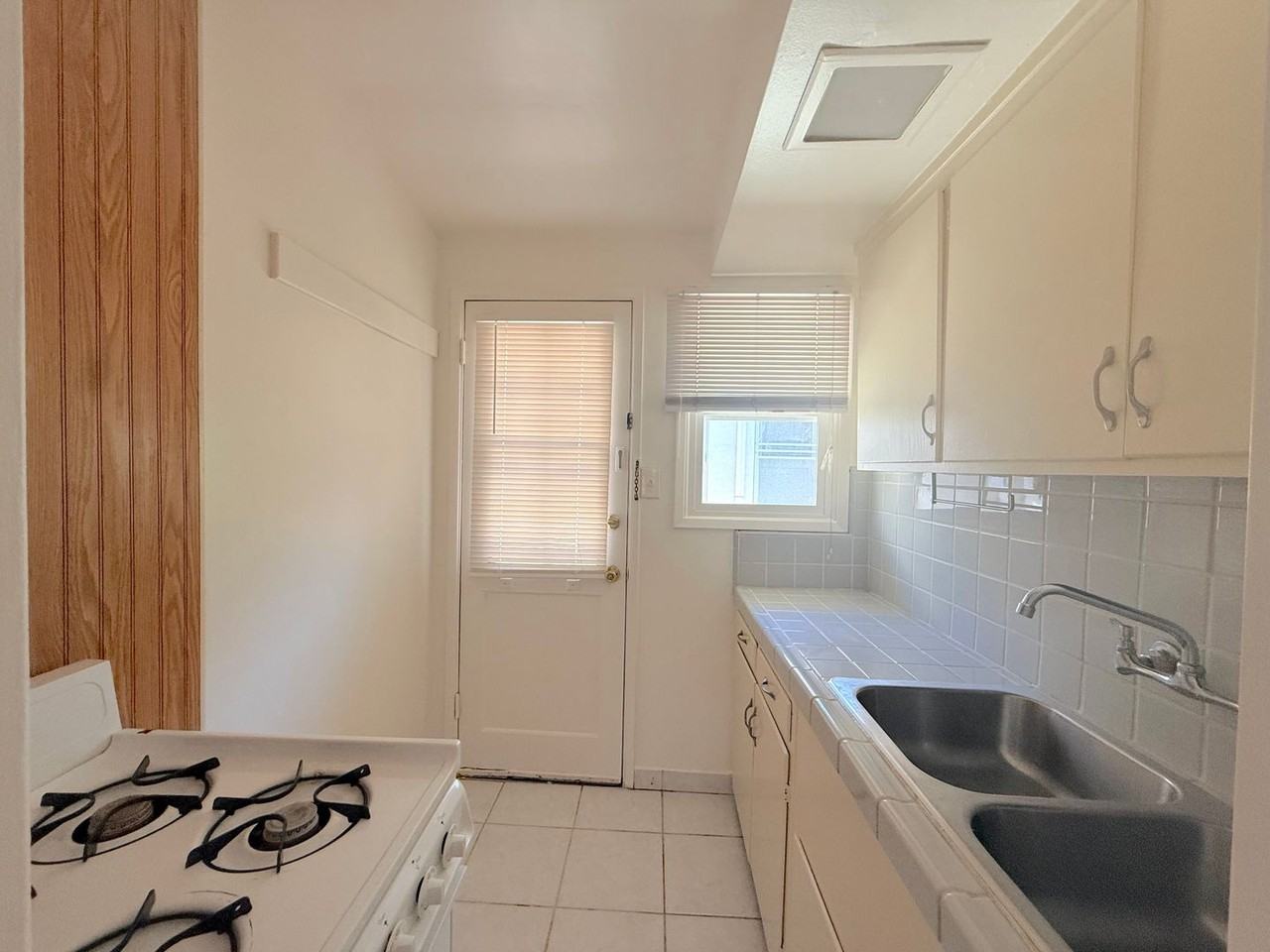 207 S Mission Dr - Photo 3 of 6