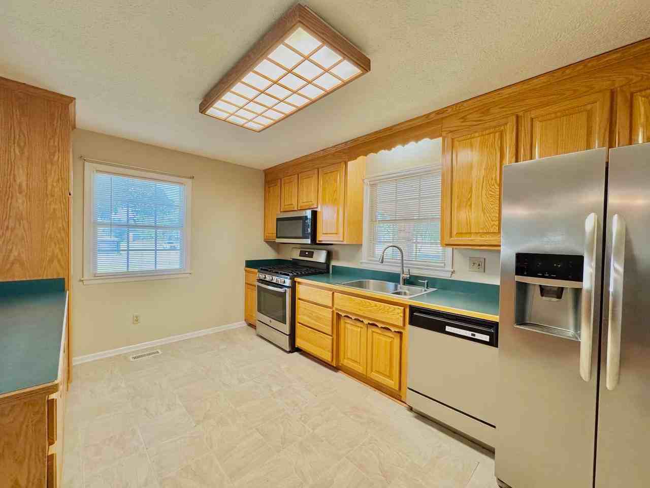 301 E Ferrell St - Photo 2 of 13