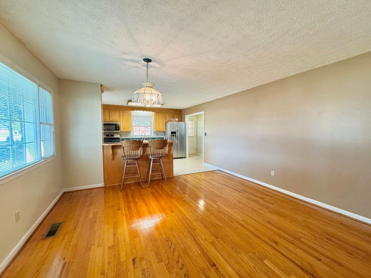 301 E Ferrell St - Photo 5 of 13
