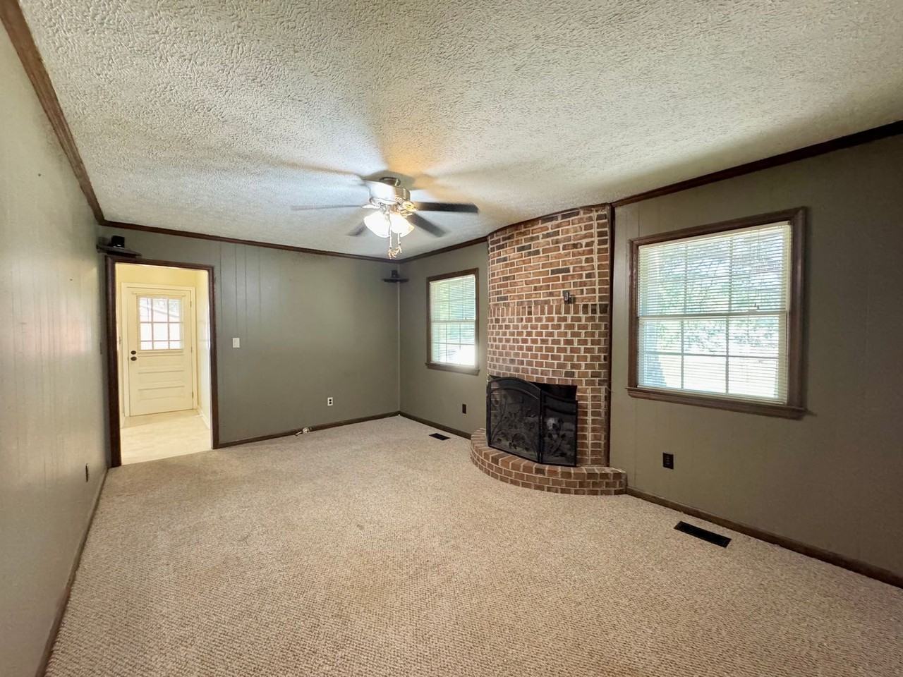 301 E Ferrell St - Photo 6 of 13