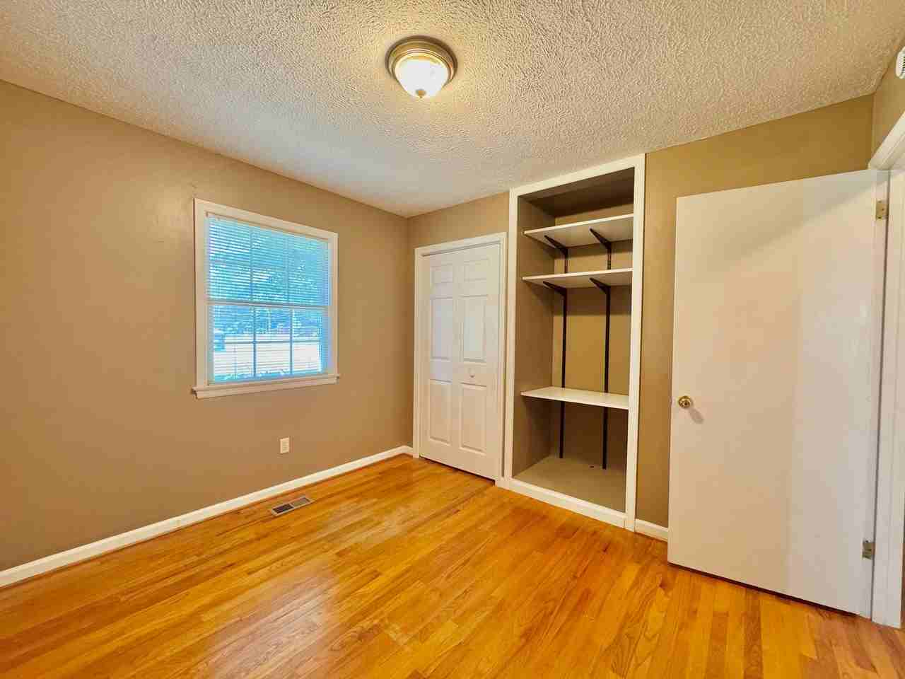 301 E Ferrell St - Photo 7 of 13