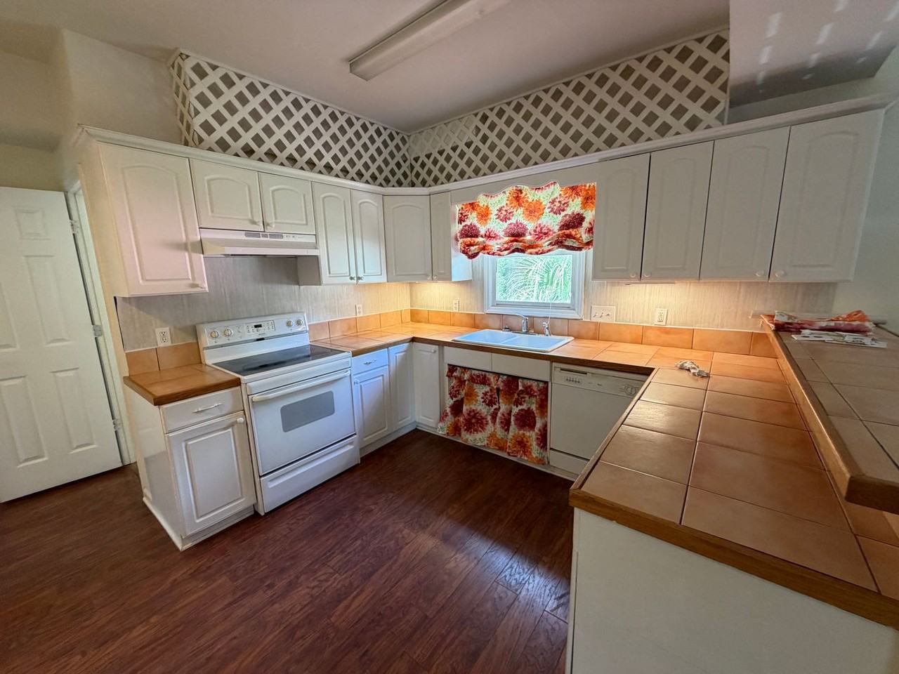 1245 George Lotson Ave - Photo 6 of 15