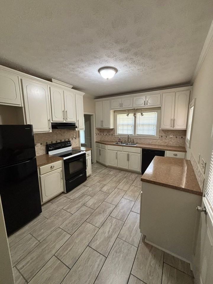 2104 Avalon Rd - Photo 4 of 19