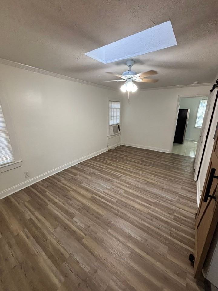 2104 Avalon Rd - Photo 5 of 19