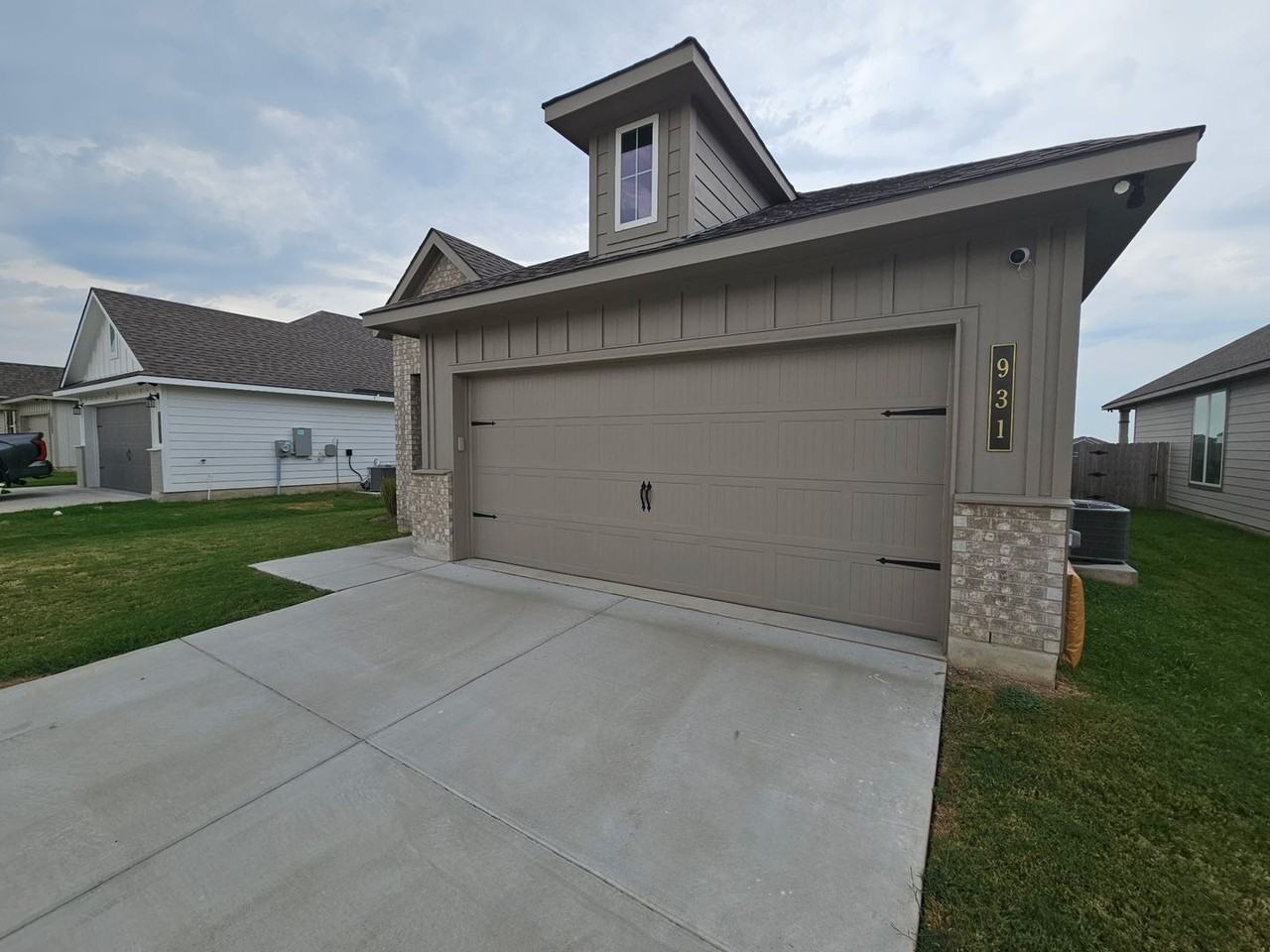 931 James Parker Cir - Photo 2 of 14