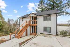 featured image of 572 Columbia St #B