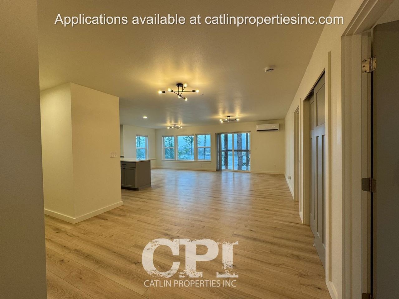 572 Columbia St #B - Photo 3 of 24