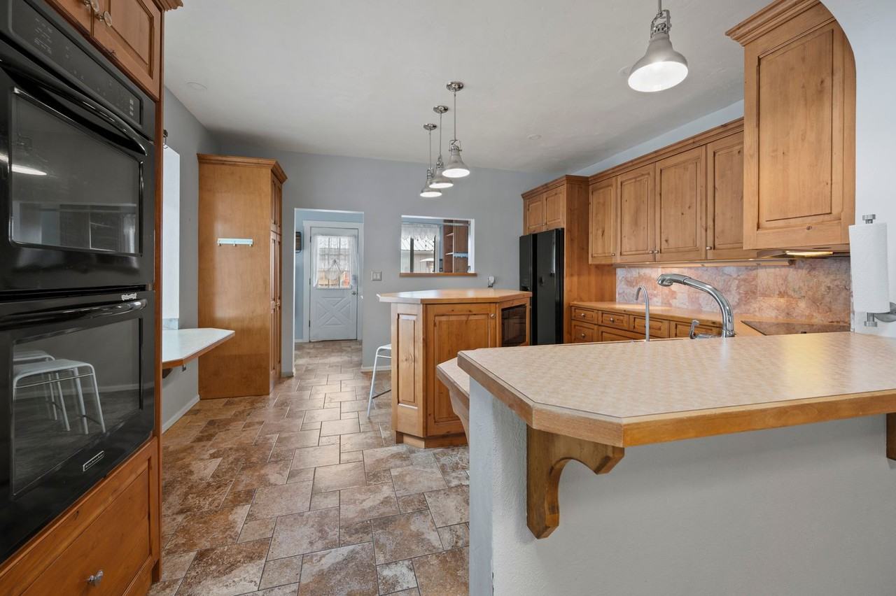 2858 Bunting Ave - Photo 4 of 17