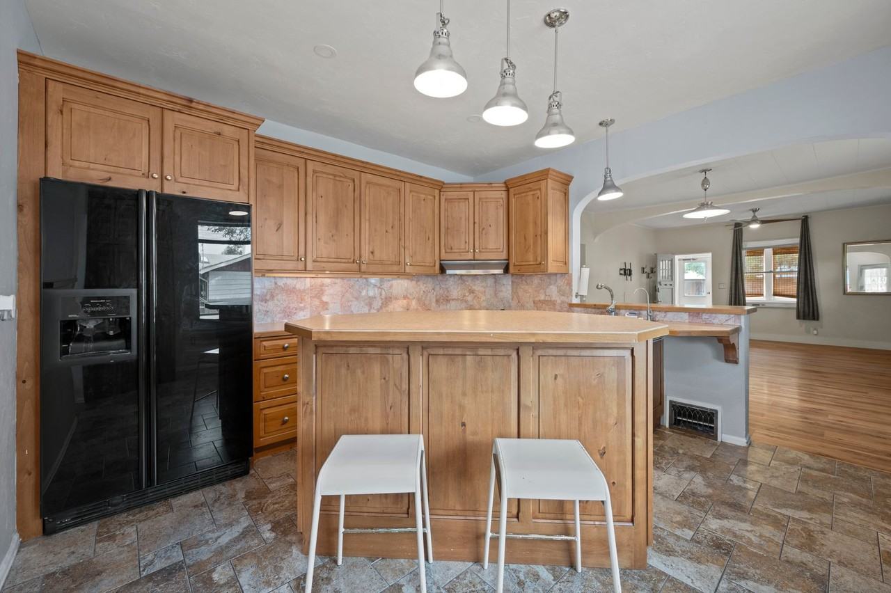 2858 Bunting Ave - Photo 5 of 17
