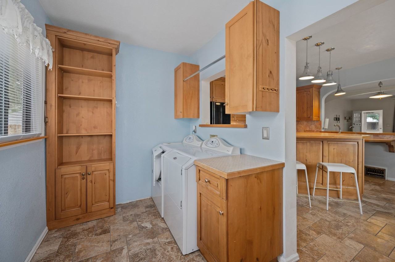 2858 Bunting Ave - Photo 7 of 17