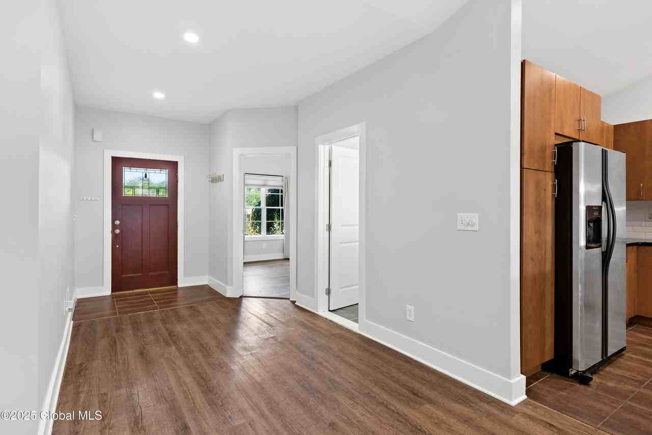 66 Warren St - Photo 5 of 26