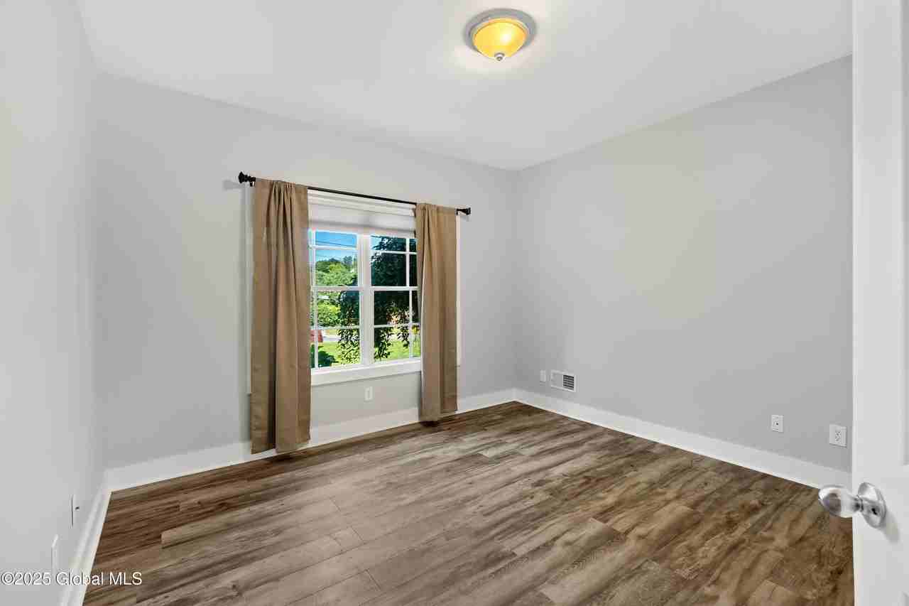 66 Warren St - Photo 7 of 26