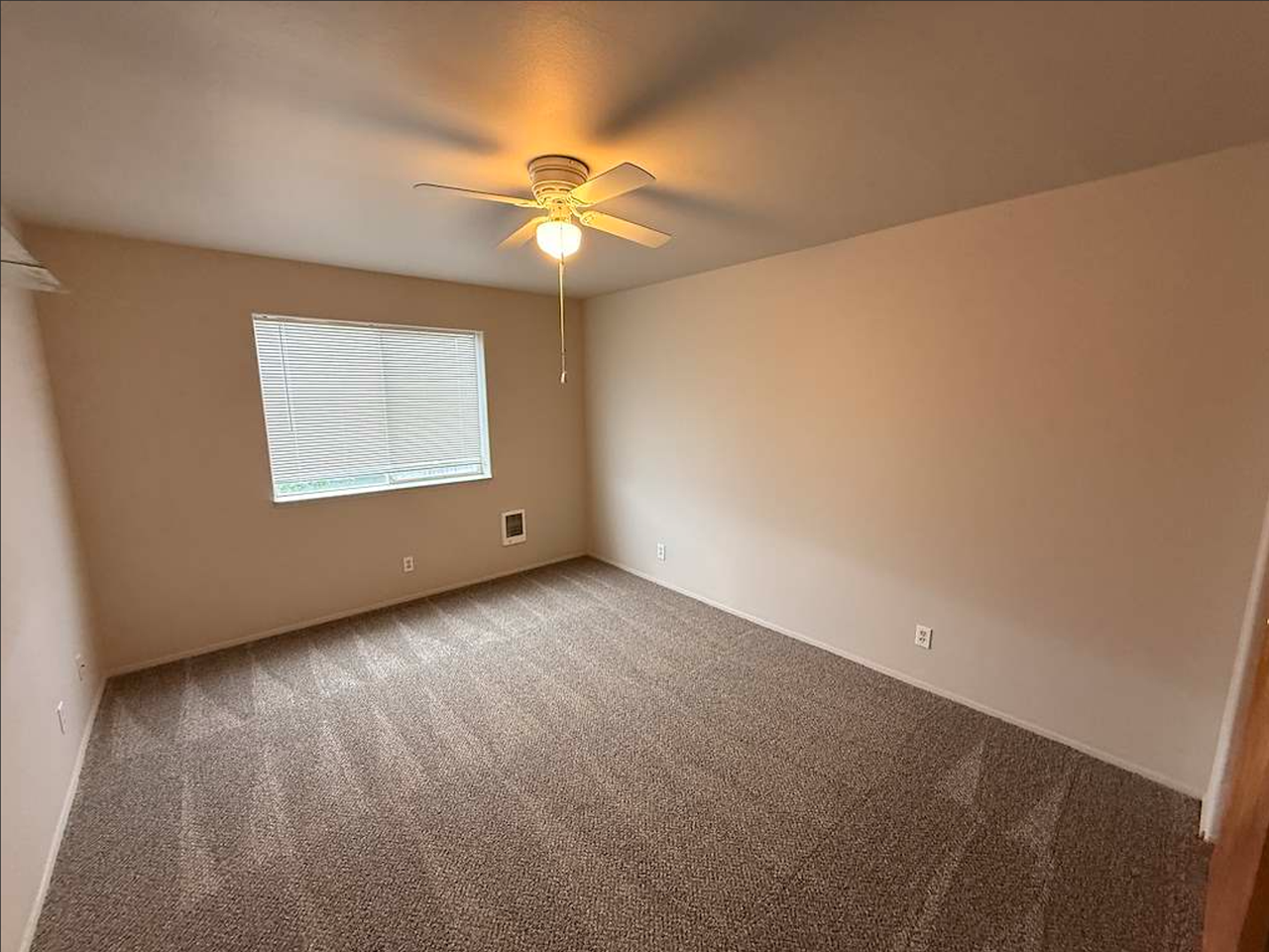 2950 Ne Nikki Ct - Photo 4 of 11