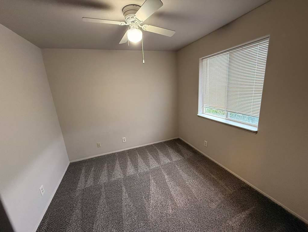 2950 Ne Nikki Ct - Photo 6 of 11