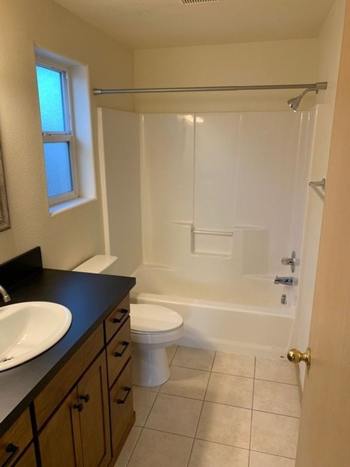 4518 Se 66th Ave - Photo 3 of 6