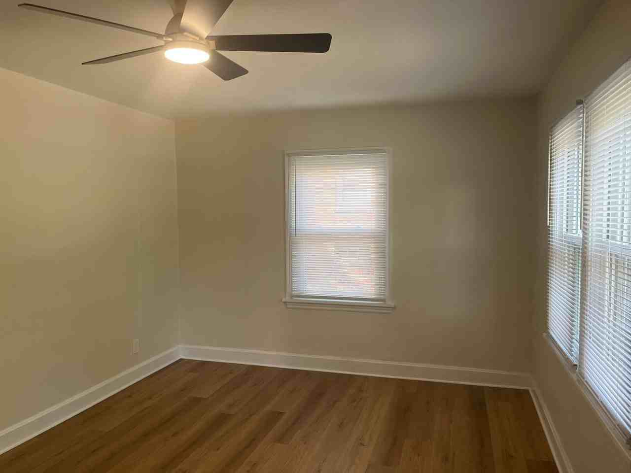 2412 Henderson St - Photo 2 of 10