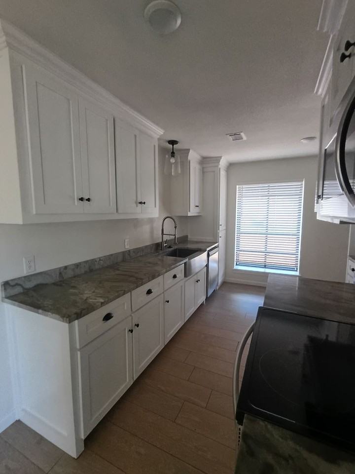 3214 Bryn Mawr Cir - Photo 3 of 21