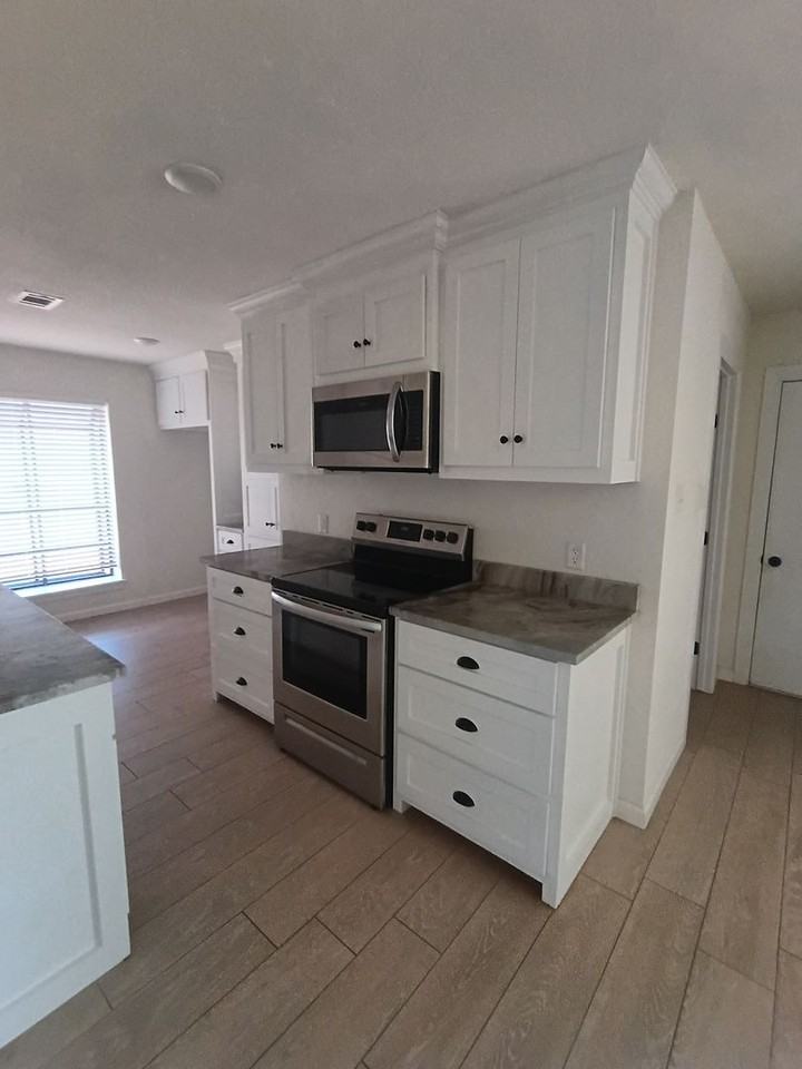 3214 Bryn Mawr Cir - Photo 4 of 21