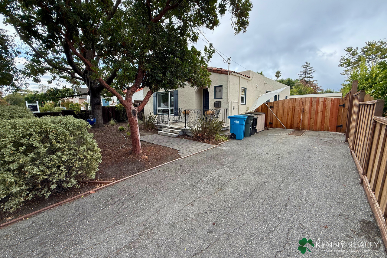1118 Fay St - Photo 4 of 34